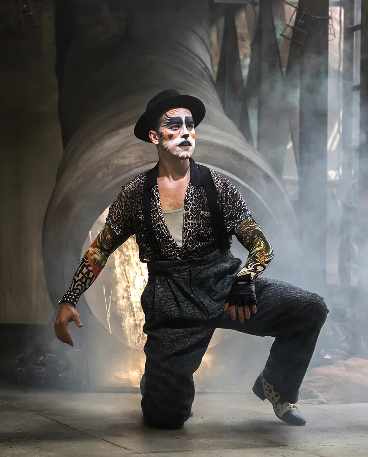 Cats at Kilworth House Theatre production photograph 10