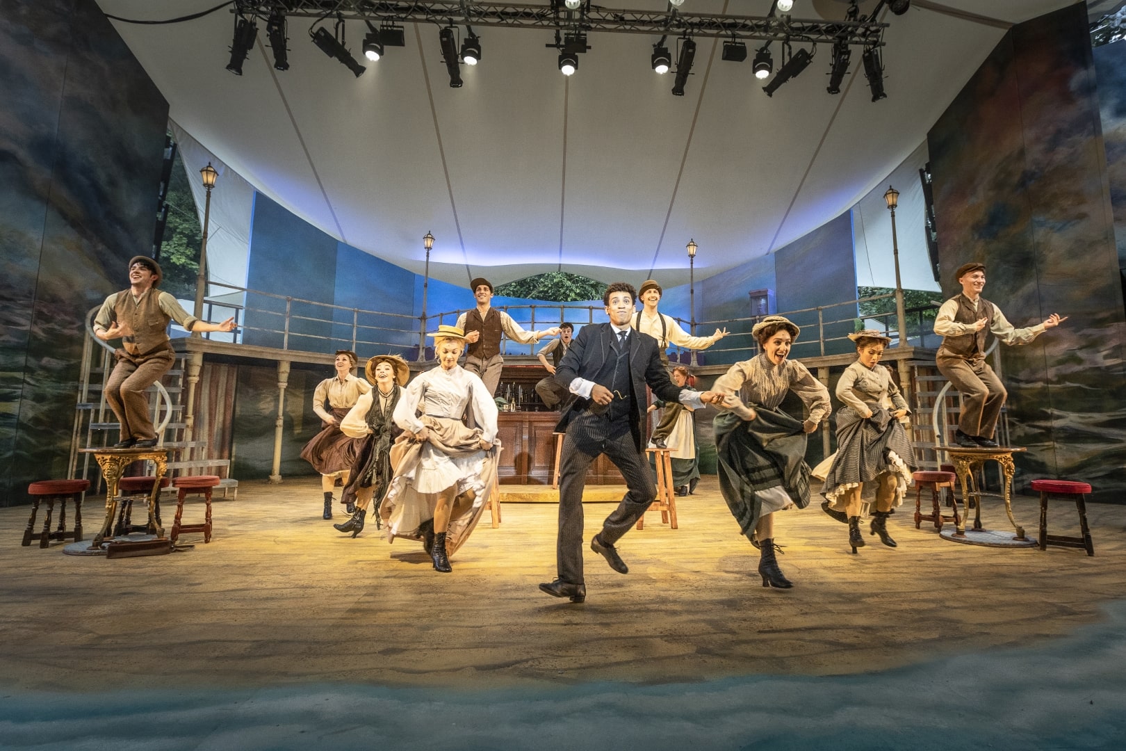 Half a Sixpence at Kilworth House Theatre production photograph 7